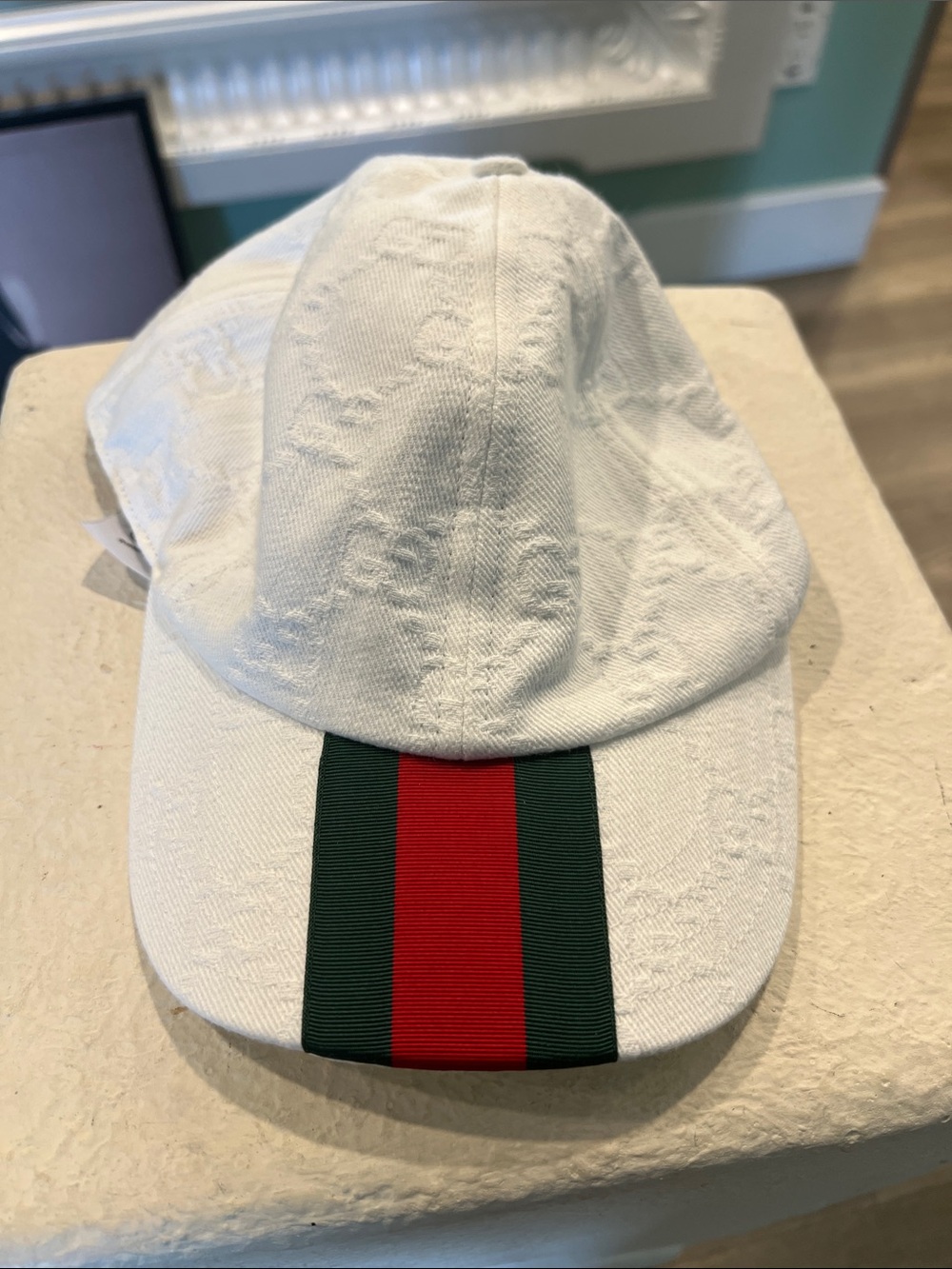 Gucci White Baseball Cap with Green and Red Web Stripe